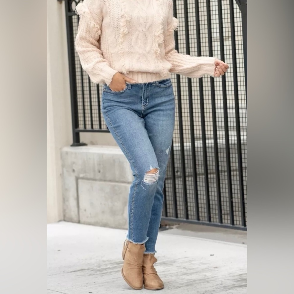 Judy Blue 16W "Howdy" Boyfriend Hi Rise Raw Hem‎